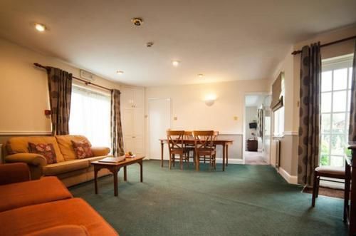 Warren Hotel Shepperton