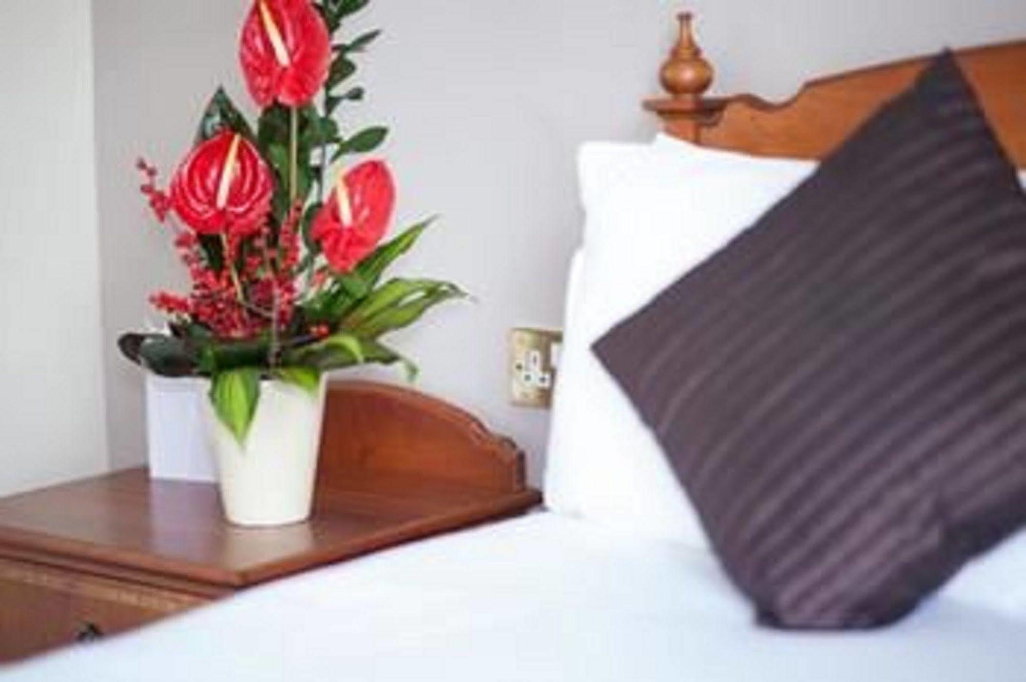 Warren Hotel Shepperton